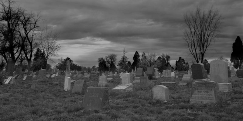 Mơ thấy ma trêu - Bãi tha ma